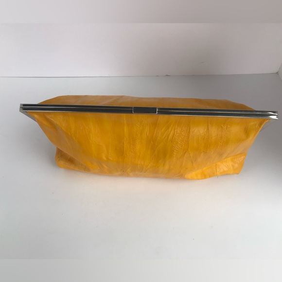 Yellow clutch with frame - Picture 4 of 6